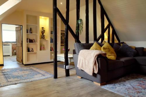 Swilland Apartment | The Loft at the Moon and Mushroom Inn - Suffolk Coast