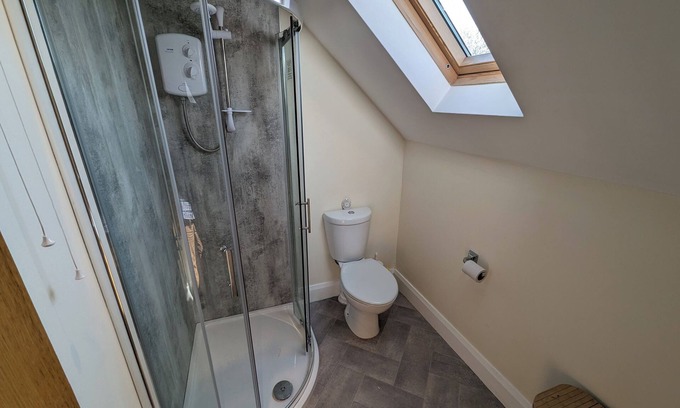 Castlederg Apartment | The Loft, Cosy 2 bed apartment Sleeps 3