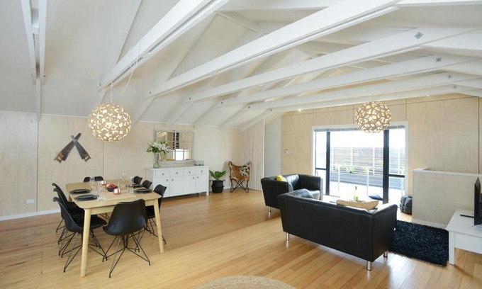 Hastings House | The Loft - Hastings Holiday Home With Wifi