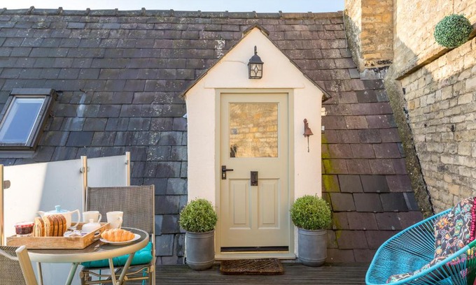 Stow-on-the-Wold Apartment | The Loft: Unique, romantic, grade II listed, dog friendly