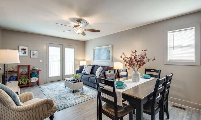Clarksville Apartment | The Lofts of Downtown (540 N 2nd St, #211)