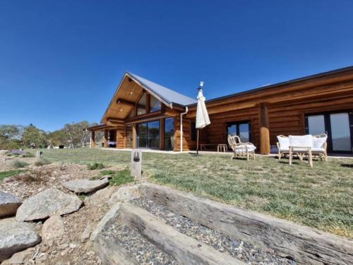 Moonbah House | The Log House - Jindabyne