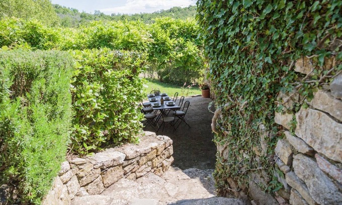 Pieve a Presciano Apartment | THE LOGGES On the road of dreams gray
