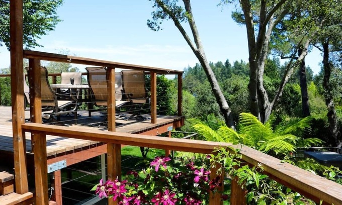 Sebastopol Villa | The Lone Palm - Wine Country Retreat and Offsite