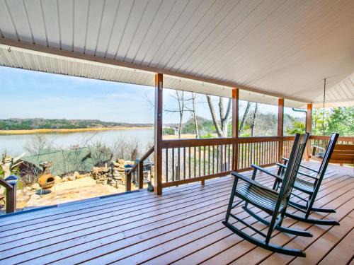 Dandridge House | The Lookout - Lake View, Hot Tub and Grill