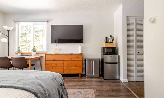 Kirkwood Apartment | The Lookout Loft Great views and King Sized Bed