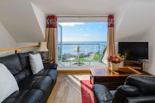 Seaton House | The Lookout - Mount Brioni