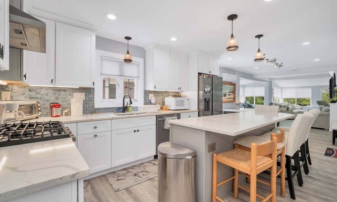 Niantic House | The Lounge House | Giants Neck Beach, Water Views and Coastal Comfort