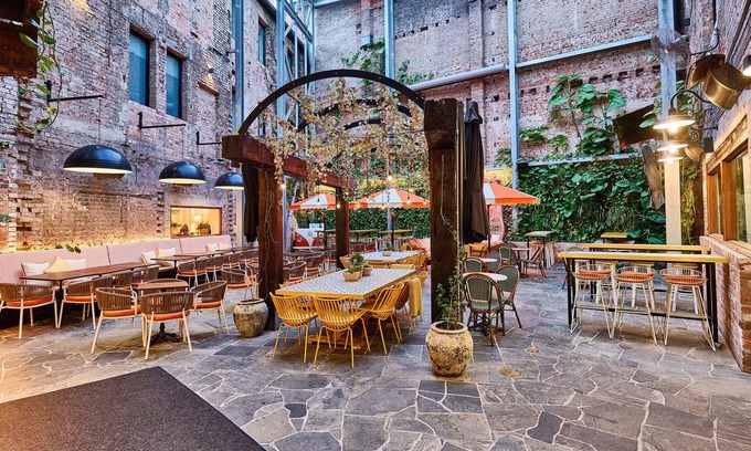 Newcastle Hotel | The Lucky Hotel