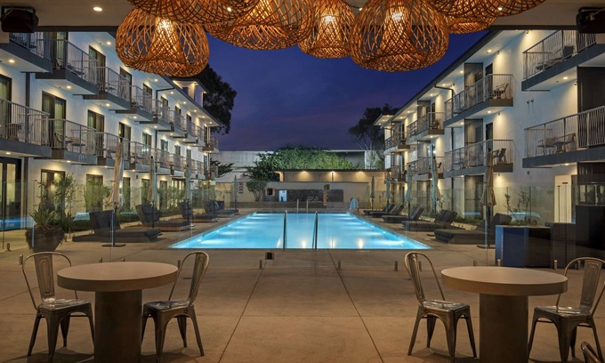 Inglewood Hotel | The Lum Hotel Los Angeles Stadium District