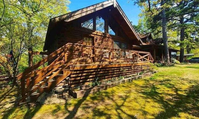 Eureka Springs Ski Chalet | The Luxury Suite at Bear Mountain