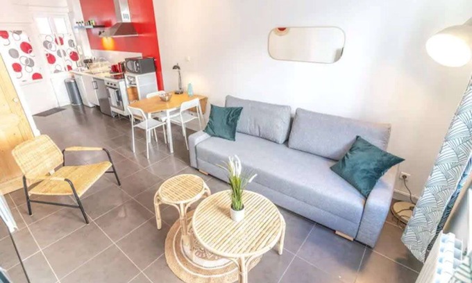 Saint Michel - Mairie Apartment | The Lyonnais Lodge - Saxe Gambetta - University