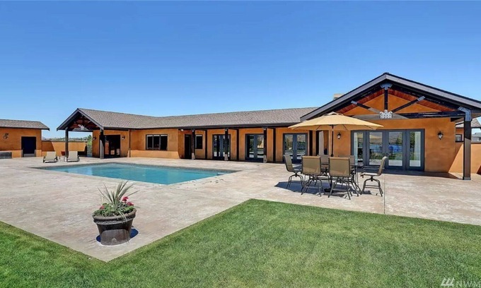 Desert Aire House | The M Lodge. Luxury vacation or corporate retreat in Desert Aire.