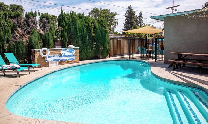 Anaheim Colony Historic District House | The Magic Forest House - 1mile to Disneyland family friendly House with a pool.