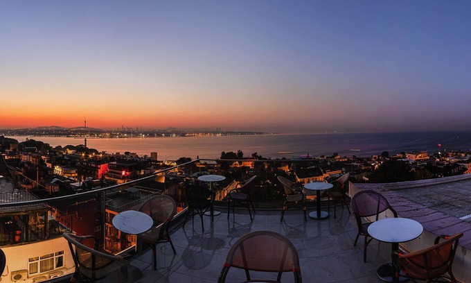 Sultanahmet Hotel | The Magnaura Palace Hotel