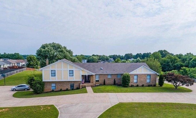 Clarksville House | The Magnolia Suite at Hilltop Acres - Clarksville, TN (1335 Whitt Ln)