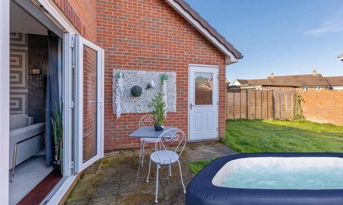 Maidstone House | The Maidstone Detached Boutique Getaway | Hot Tub | Parking