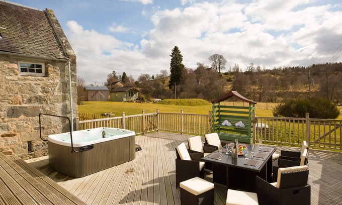 Nethy Bridge Cottage | The Maltings - Highland lodge with hot tub and summer house
