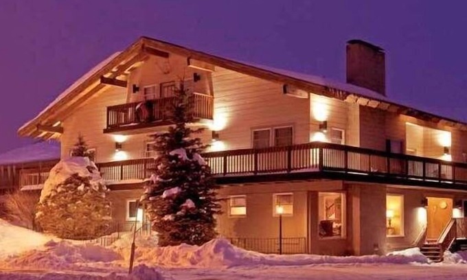 Mammoth Lakes Hotel | The Mammoth Creek Inn