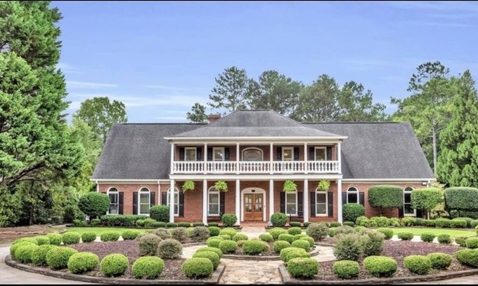 Flowery Branch House | The Manor House