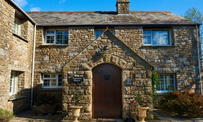 Lanreath Apartment | The Manor House (West Wing)