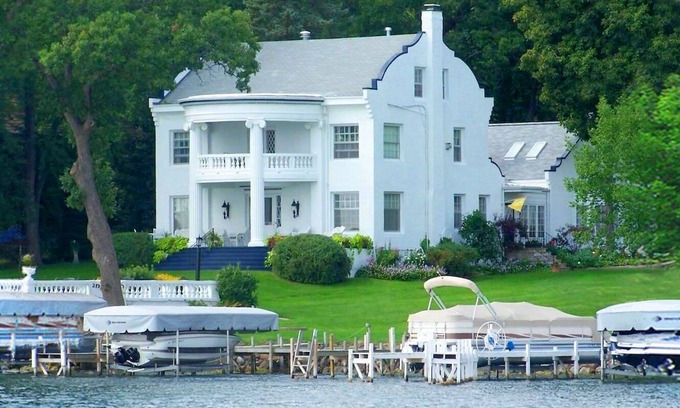 Green Lake House | The Manor on Green Lake
