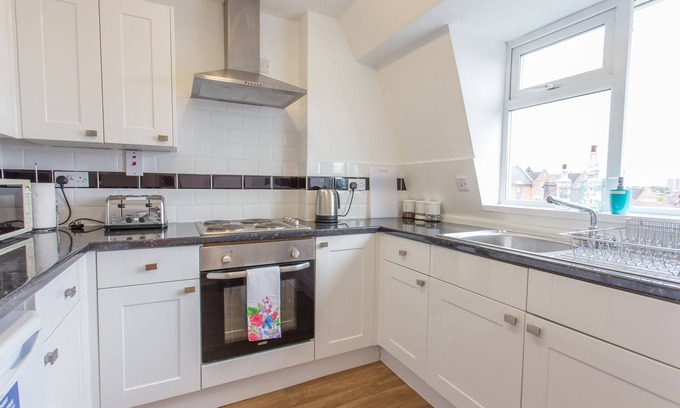 Headington Apartment | The Manor Suite