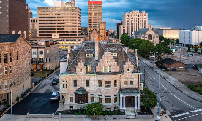 Dayton House | THE MANSION ON MONUMENT AVENUE!