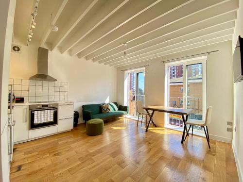 Walworth Apartment | The Market View Apartment