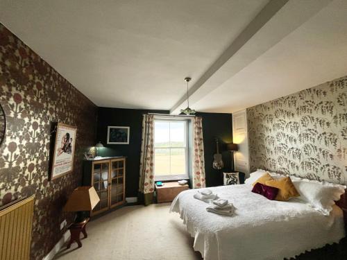 Bourton House | The Master Suite, Cotswolds Coaching Inn
