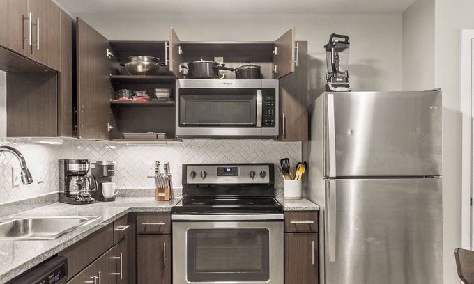 Tuscaloosa Condo | The Melanie 1st Floor Riverfront Condo with Pool & Gym Access