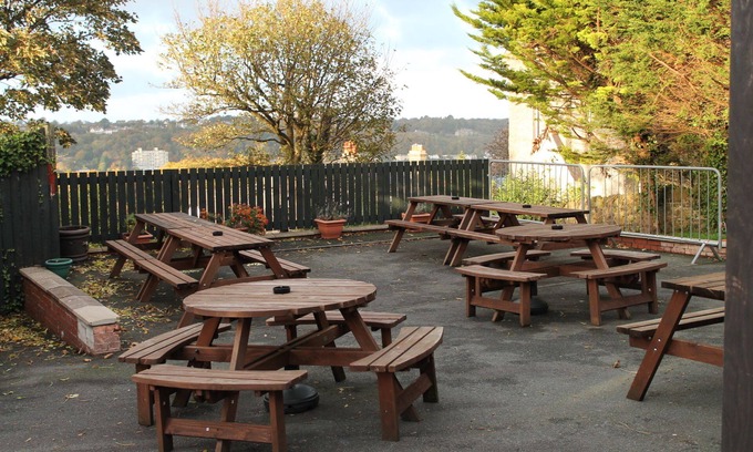 Bangor Hotel | The Menai Hotel and Bar