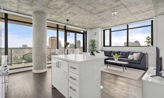 Connaught House | The Metro - Swimming Pool + DT City Views!
