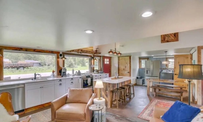 Turnerville House | The Milking Parlor - Pickleball, Tetons, Jackson, snowmobiling