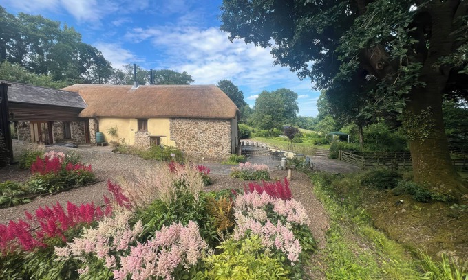 Highampton Cottage | THE MILKING PARLOUR, family friendly, with open fire in Highampton