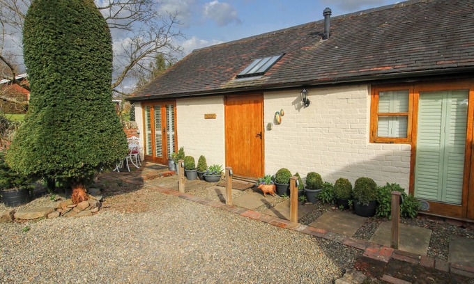 Yarpole Cottage | THE MILKING PARLOUR, romantic, luxury holiday cottage in Yarpole