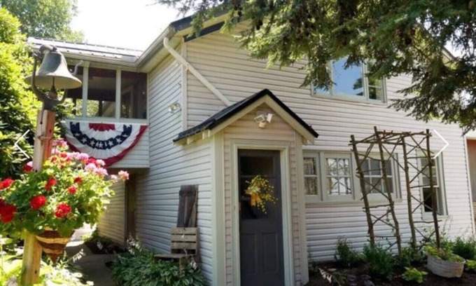 Millersburg House | The Miller Carriage House- 1836 Historic Property