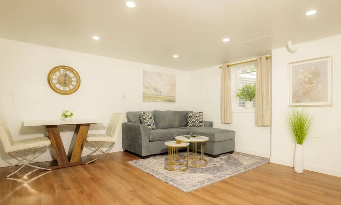 Peoria Heights House | The Minimalist Escape | Modern 1BD in the Heights