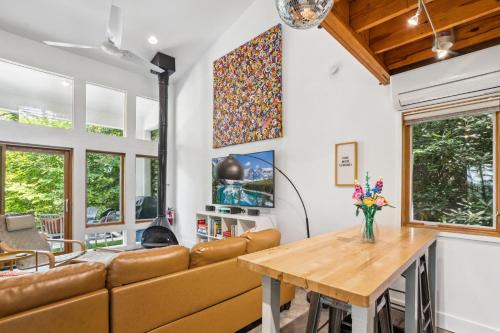 Boone House | The Mod Lodge