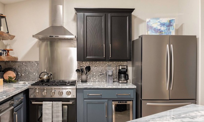 Santa Ynez House | The Modern Carriage House - serene, convenient location - NEWLY REMODELED!