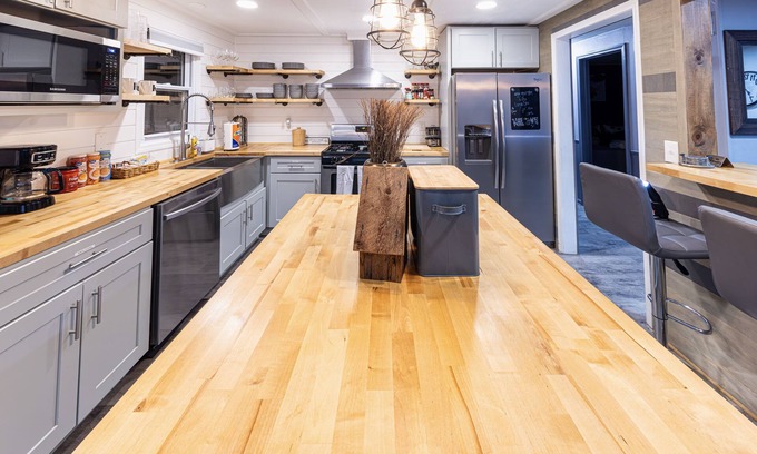 South Kansas City House | 💎 The Modern FarmHouse Retreat KC ❤️Mins to Downtown!