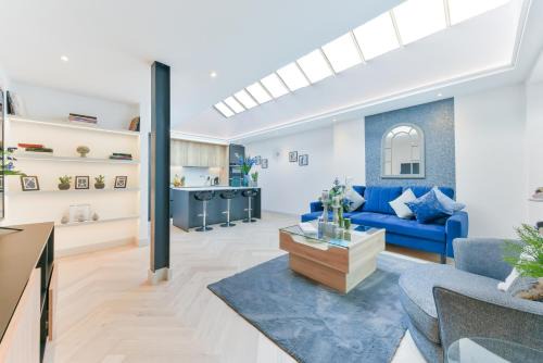 Little Venice Apartment | The Monaco Suite