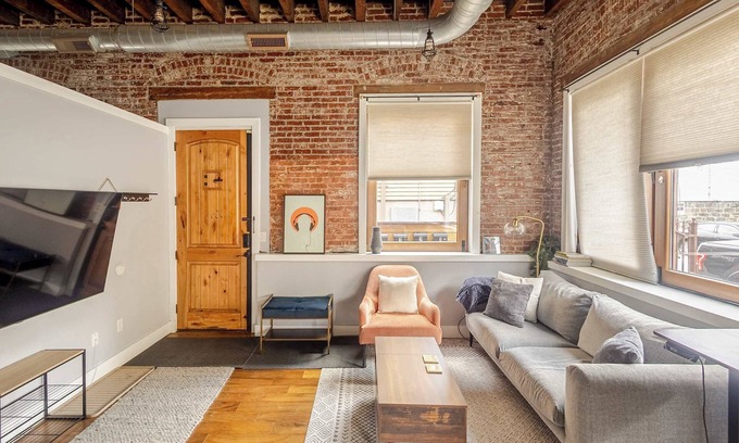 Union City Apartment | The Monastery 15 Min to NYC Times Sq