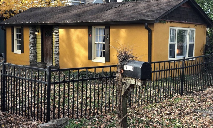 Sylvan Park Cottage | The Moon and the Stars Cottage- in Town!