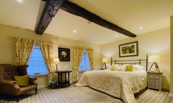 Stoney Middleton Hotel | The Moon Inn at Stoney Middleton