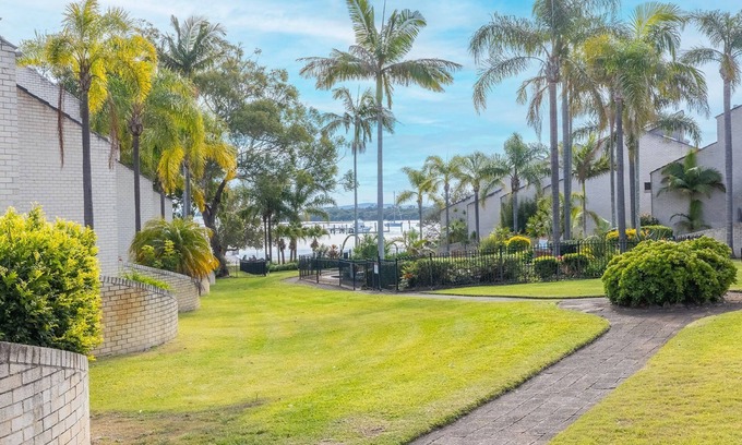 Soldiers Point House | The Moorings 18 4 Cromarty Rd Waterfront, Pool, Wifi & AirCon