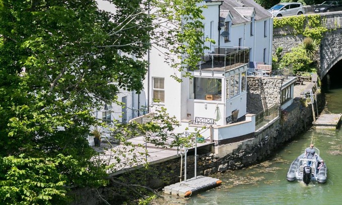Menai Bridge House | The Moorings