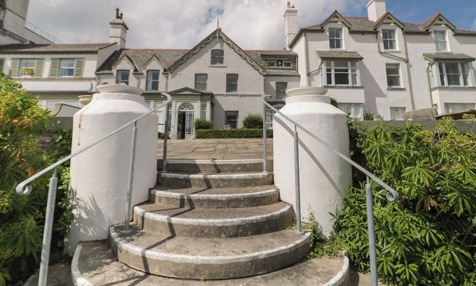 Deganwy Cottage | THE MOORINGS, romantic, country holiday cottage in Deganwy