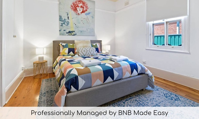 Bathurst House | The Morrisset - Truly Marvellous, Walk to CBD