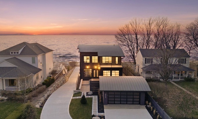 South Haven House | THE MOST STUNNING HOME ON LAKE MICHIGAN 5 BEDROOM 7 BATH nBRAND NEW HOME